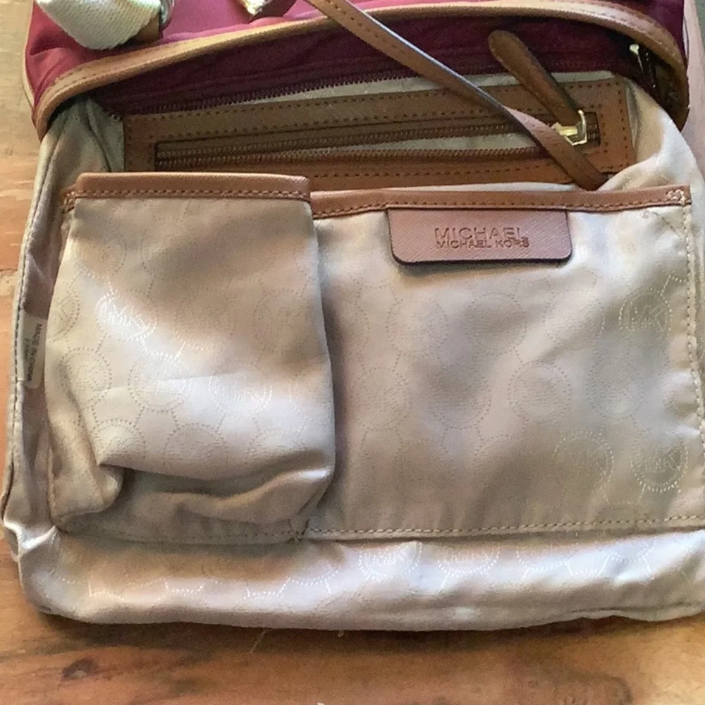 Elegant Burgundy Crossbody Bag - Picture 8 of 14